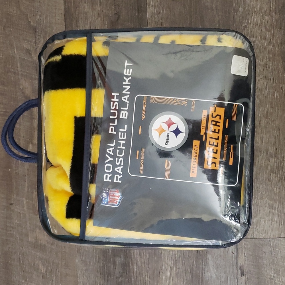 STEELERS ROYAL PLUSH RASCHEL BLANKET.  NEW 60 x 80 in.